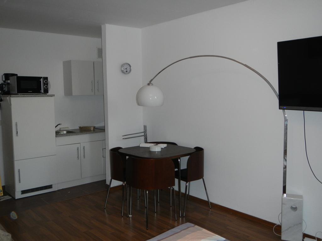 Sonniges Modernes Appartement Hoehenberg Köln Eksteriør billede