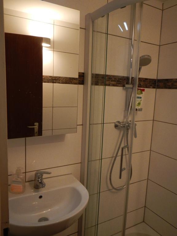Sonniges Modernes Appartement Hoehenberg Köln Eksteriør billede