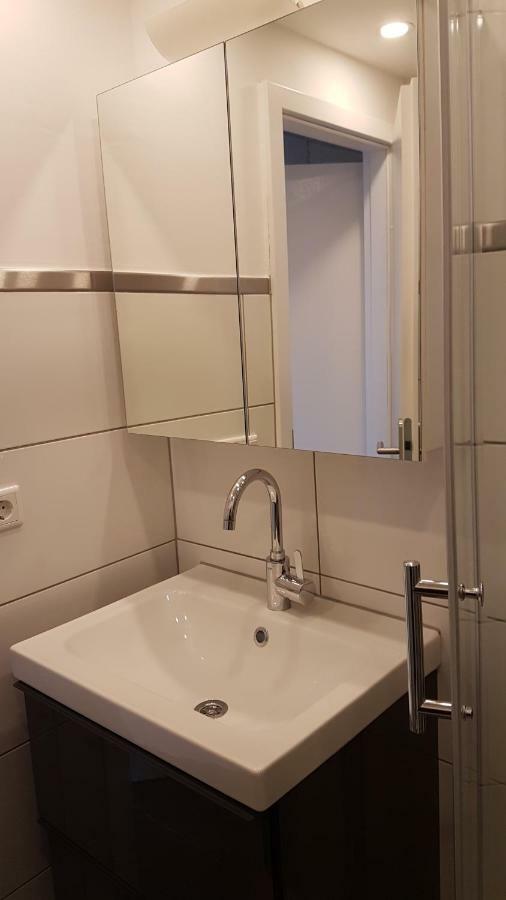 Sonniges Modernes Appartement Hoehenberg Köln Eksteriør billede