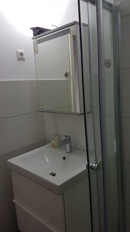 Sonniges Modernes Appartement Hoehenberg Köln Eksteriør billede